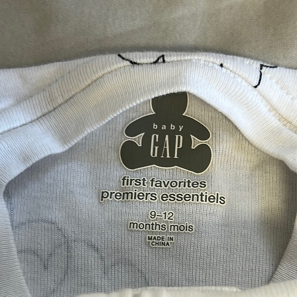 GAP LIKE NEW - convertible Baby White Onesie with cloud Design - Picture 2 of 5